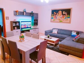 Leilighet, 2 soverom, røyk, balkong | Innvendig