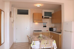 Apartment, 2 Bedrooms, Balcony, Ocean View | Interior