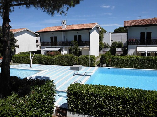 Beautiful Villa for 7 People With Swimming Pool and Private Garden by Beahost