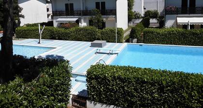 Beautiful Villa for 7 People With Swimming Pool and Private Garden by Beahost