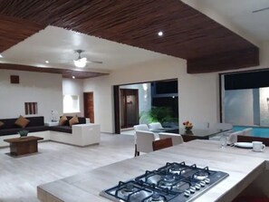 Casa, 4 habitaciones, alberca privada, vista al jardín | Sala de estar