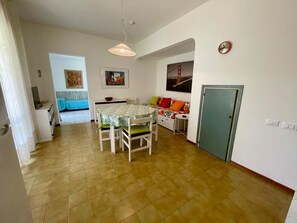 Villa, 2 Bedrooms, Balcony, Garden View | Living room