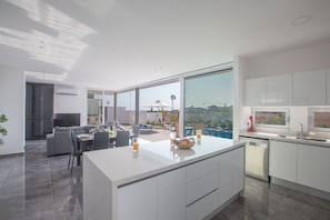 Villa, 3 Schlafzimmer, eigener Pool, Gartenblick | Eigene Küche | Mikrowelle, Wasserkocher mit Kaffee-/Teezubehör