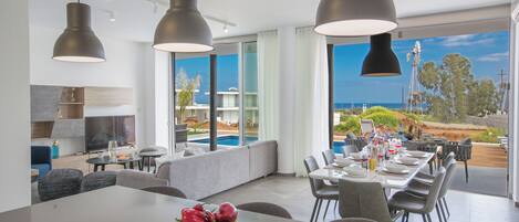 Villa, 4 Bedrooms, Private Pool, Garden View | Dining