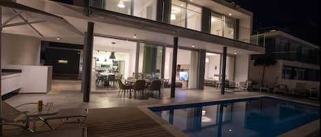 Villa, 4 habitaciones, piscina privada, vistas al jardín | Piscina | Una piscina al aire libre