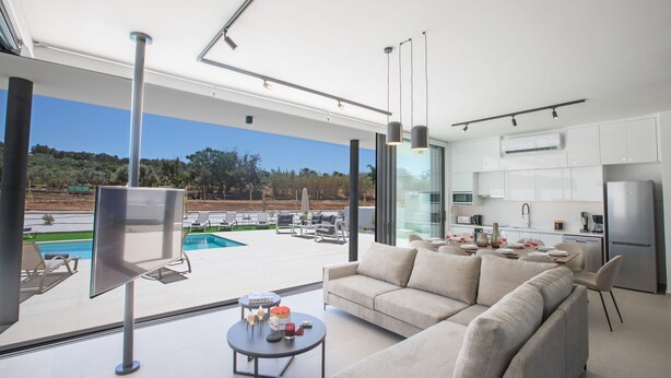 Villa, 5 habitaciones, piscina privada, vistas al jardín | Restaurante al aire libre