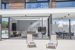Outdoor dining - Protaras Elite Pearl Villa Ep15 (Paralimni)