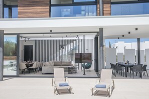 Vila, 5 quartos, piscina particular, vista para o jardim | Área da propriedade