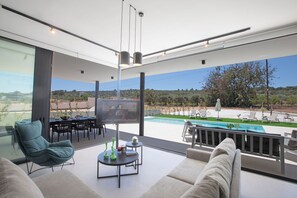 Villa, 5 Bedrooms, Private Pool, Garden View | Outdoor dining - Protaras Elite Pearl Villa Ep14 (Paralimni)