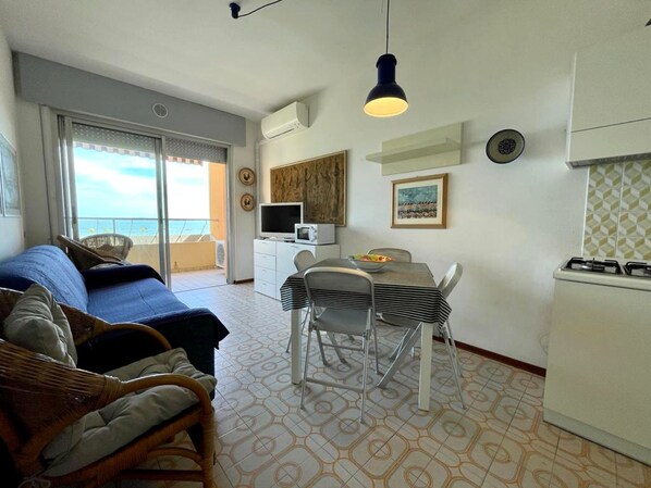 Apartment, 1 Bedroom, Balcony, Ocean View | Interior