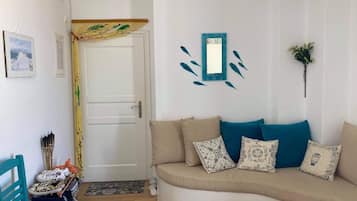 Estudio, 1 habitación, para fumadores, balcón | Área de sala de estar