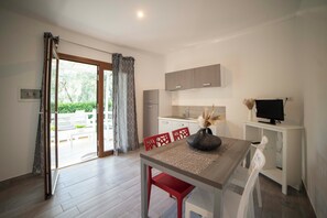 Dining - "saracena" Holiday Home With Private Beach and Swimming Pool (Mattinata)