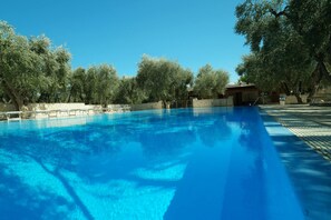 Pool - "saracena" Holiday Home With Private Beach and Swimming Pool (Mattinata)