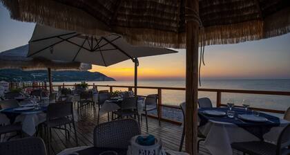 "saracena" Superior Holiday Home With Swimming Pool and Private Beach