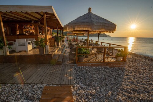 "saracena" Superior Holiday Home With Swimming Pool and Private Beach