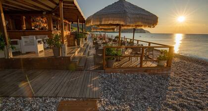 "saracena" Superior Holiday Home With Swimming Pool and Private Beach