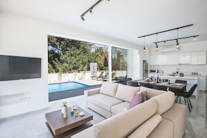 Villa, 4 Bedrooms, Private Pool, Garden View | Living room