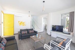 Vila, 5 quartos, piscina particular, vista para o jardim | Área de estar
