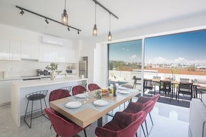 Villa, 4 habitaciones, piscina privada, vistas al jardín | Interior
