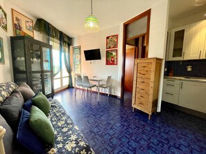 Appartamento, 1 camera da letto, balcone, vista oceano | Sala da pranzo