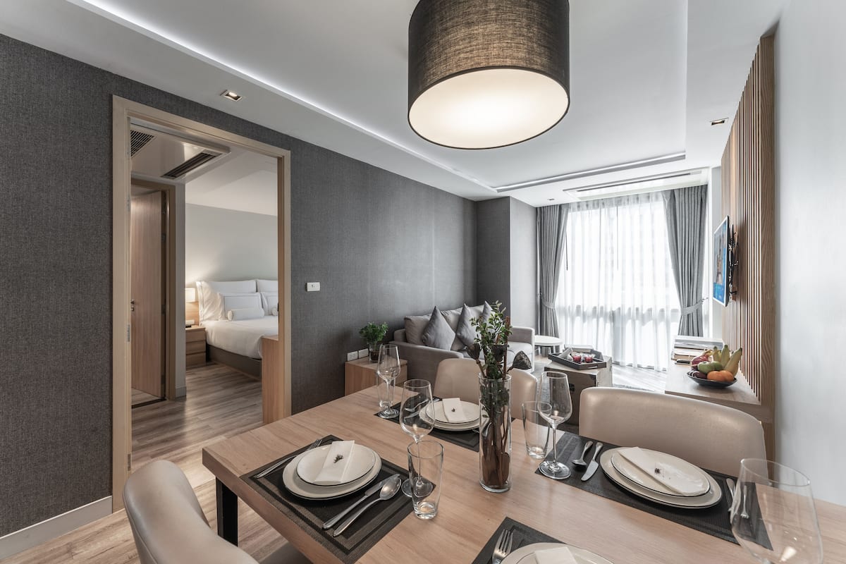 One-Bedroom Suite | Living area | 55-inch LCD TV with satellite channels, TV