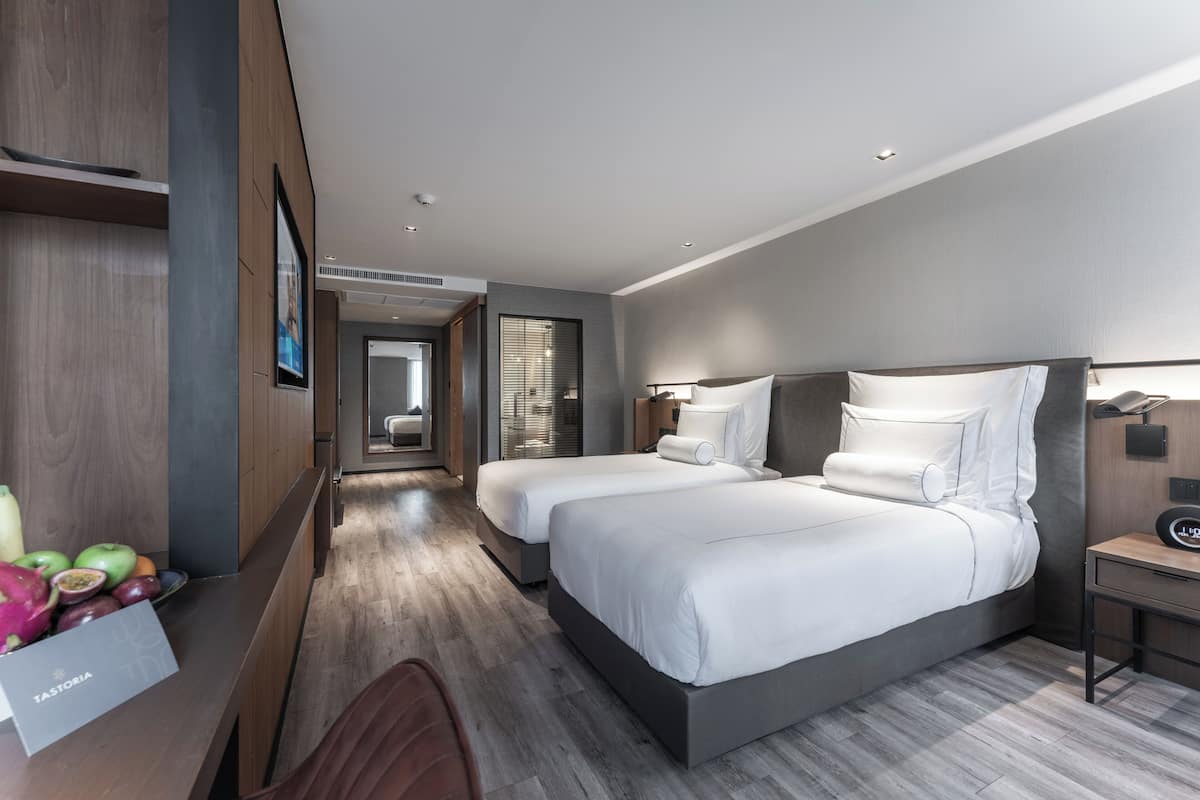 Premier Twin Room | Premium bedding, pillowtop beds, minibar, in-room safe
