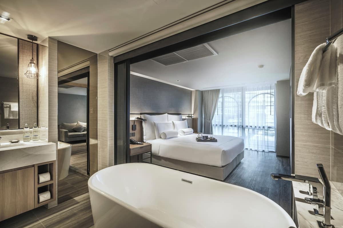 Junior Suite | Premium bedding, pillowtop beds, minibar, in-room safe