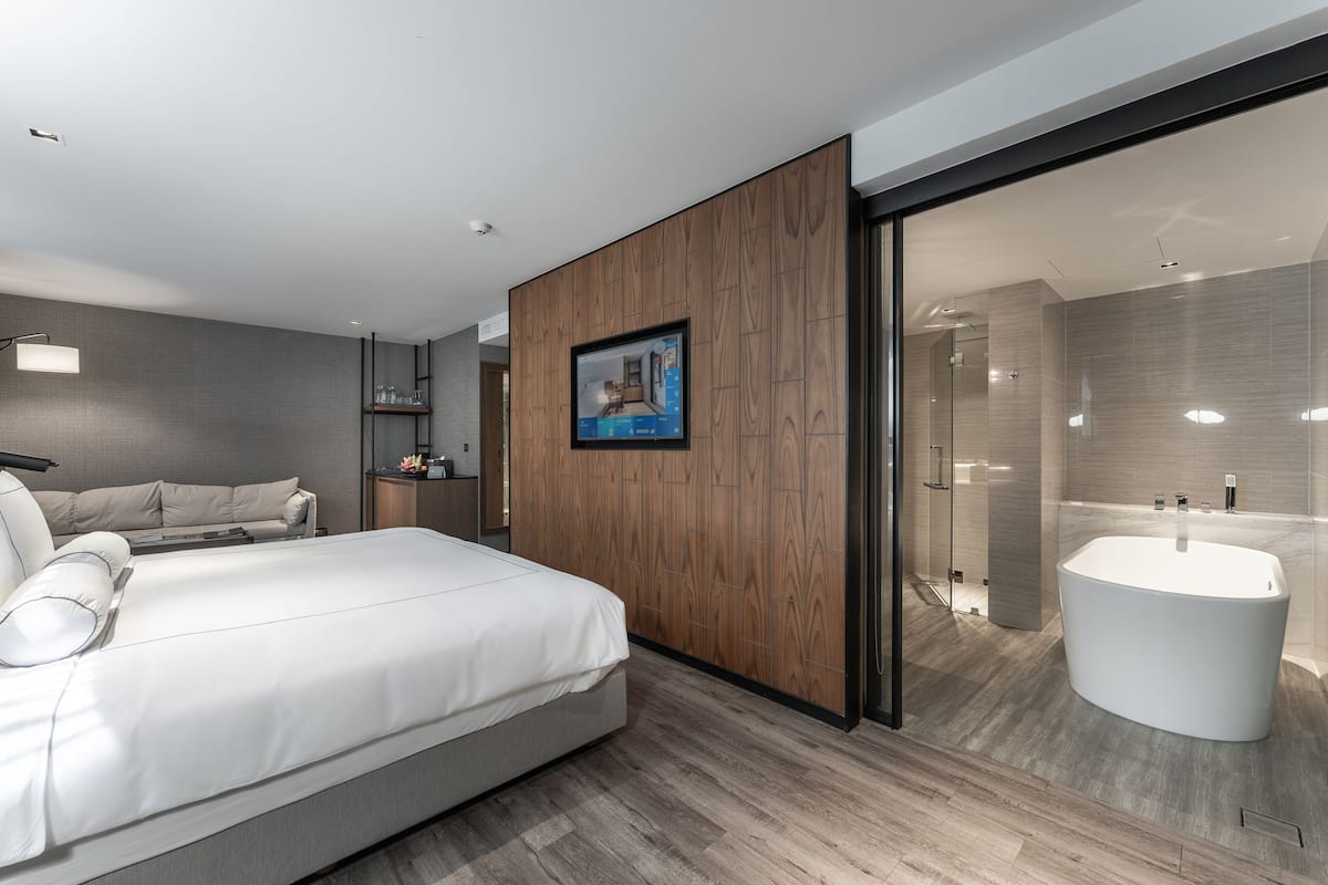 Junior Suite | Bathroom | Designer toiletries, hair dryer, bathrobes, slippers