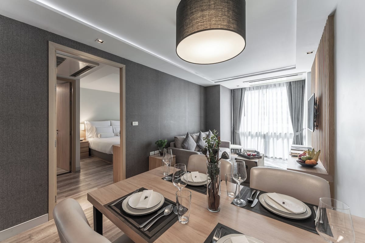 One-Bedroom Suite | Premium bedding, pillowtop beds, minibar, in-room safe