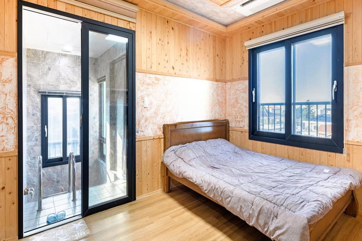 3 bedrooms, WiFi (free)