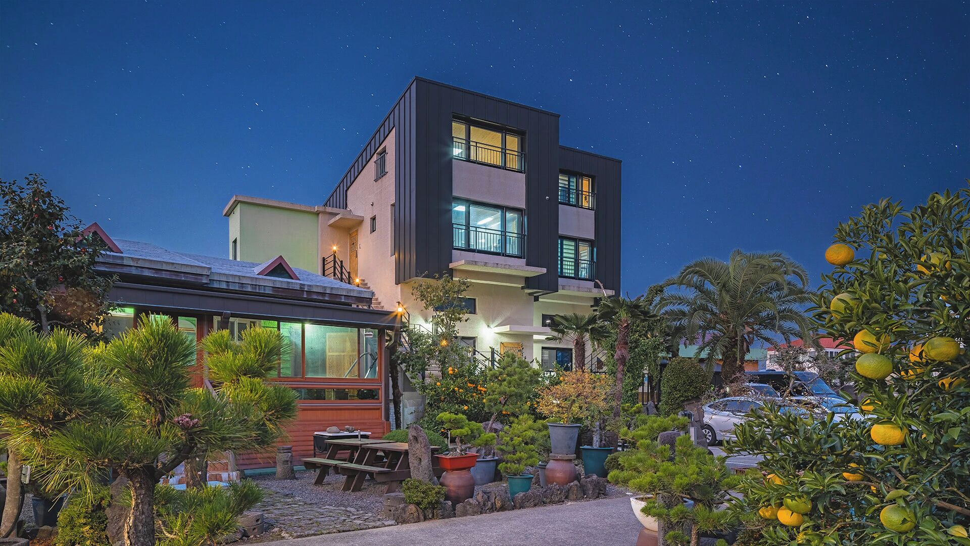 المنشأة من الخارج