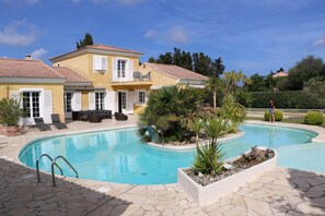 Piscine extérieure, piscine chauffée