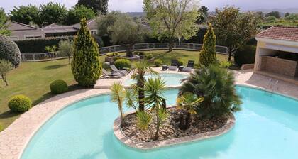 Villa avec piscine exceptionnelle, 15 pers