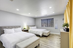 5 Schlafzimmer, Schreibtisch, Bügeleisen/Bügelbrett, Reisekinderbett