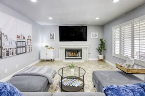 TV connectée, cheminée, jeux vidéo