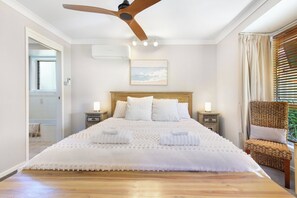 3 bedrooms, laptop workspace, WiFi, bed sheets