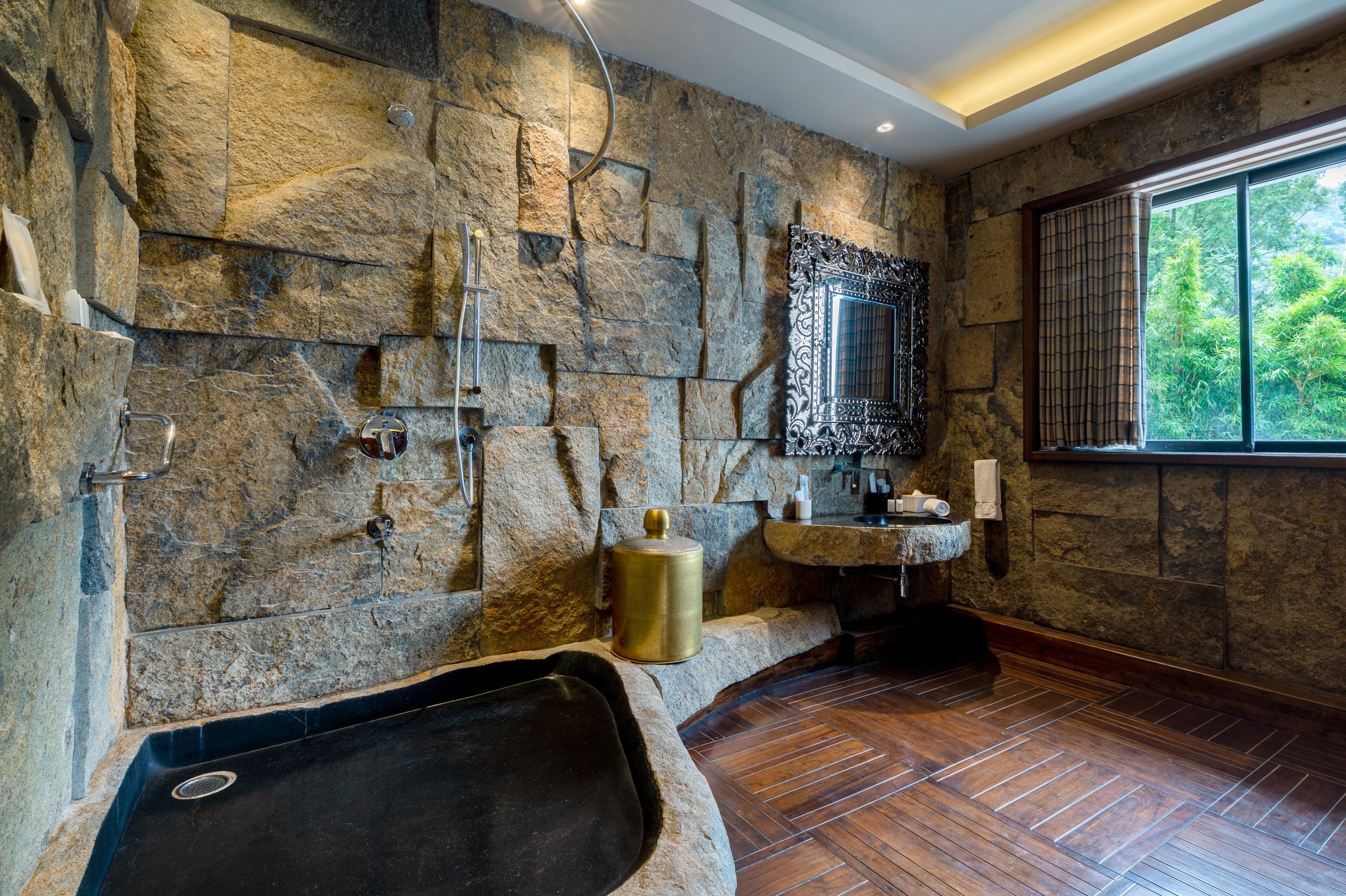 Secador de pelo, jabón, champú y papel higiénico