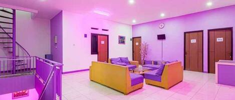 Coin salon dans le hall