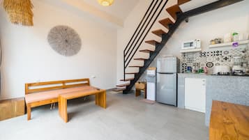 FourLeaf - Pool Loft Suite | Brankas, meja kerja, Wi-Fi gratis, dan seprai linen