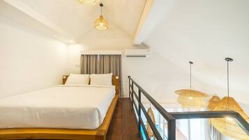 FourLeaf - Pool Loft Suite | Brankas, meja kerja, Wi-Fi gratis, dan seprai linen