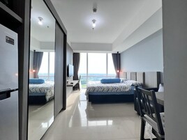 开间 | 办公桌、免费 WiFi