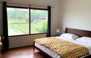 Desk, free WiFi, bed sheets - Boku Boku (Canggu)