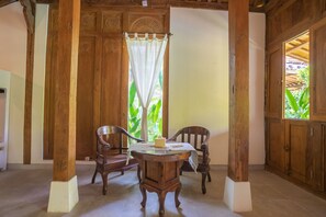 Chambre Deluxe, 1 chambre | Bureau, Wi-Fi gratuit, draps fournis