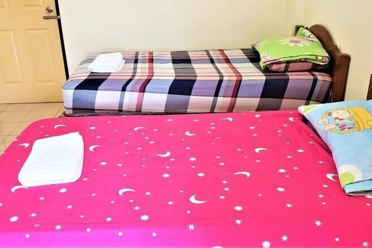 1 bedroom, desk, free WiFi, bed sheets