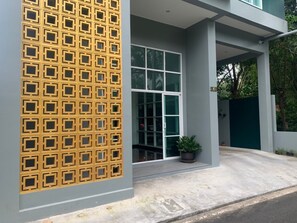 Property entrance - Le'da Private Hotel By Zuzu (Chalong)