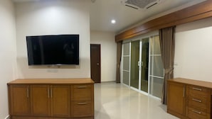 客房, 1 间卧室 | 客房内保险箱、办公桌、熨斗/熨板、免费 WiFi