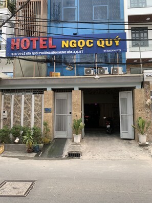 Exterior - Ngoc Quy Hotel (Ho Chi Minh City)