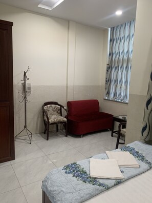 Familiekamer | Een bureau, een strijkplank/strijkijzer, gratis wifi, beddengoed