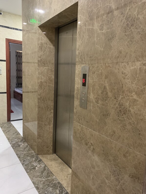 Lift - Ngoc Quy Hotel (Ho Chi Minh City)