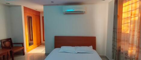 Superior Double Room | Desk, iron/ironing board, free WiFi, bed sheets